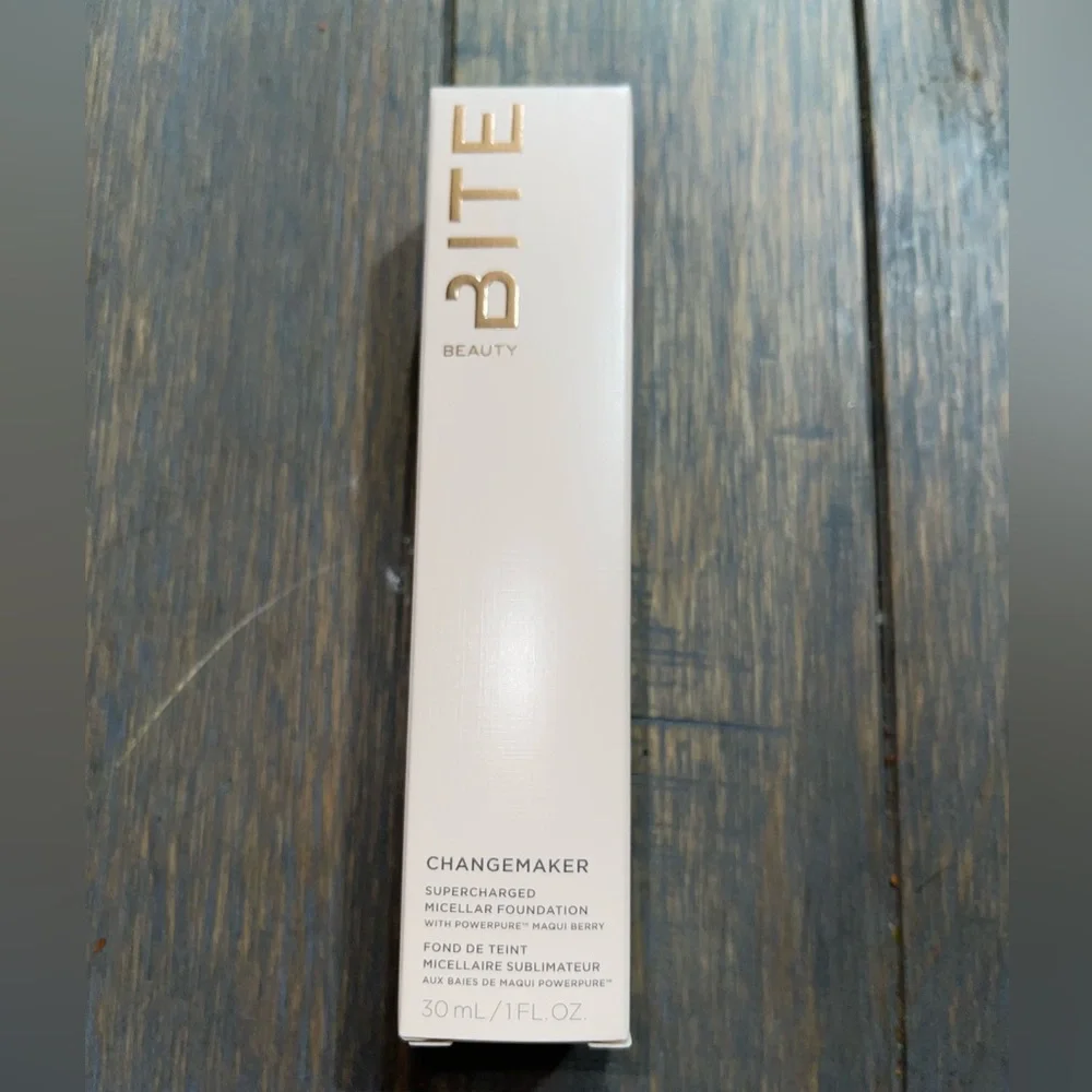 Bite Beauty Changemaker supercharged micellar foundation. M60 - Picture 4 of 5